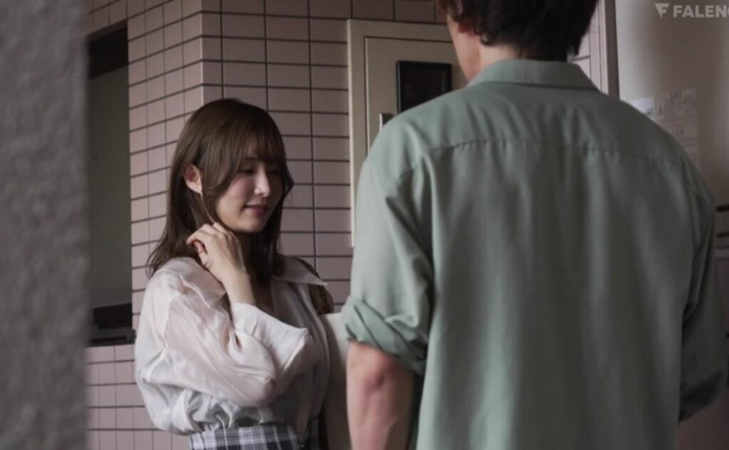 Cô hàng xóm phải lòng anh trai cạnh nhà điển trai khi vợ anh vắng nhà